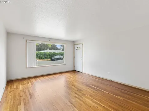 15322 Se Hawthorne Court Portland OR 97233