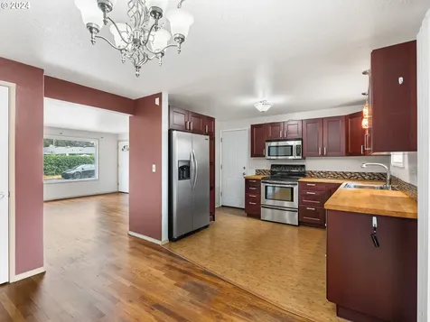 15322 Se Hawthorne Court Portland OR 97233