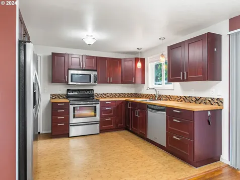 15322 Se Hawthorne Court Portland OR 97233