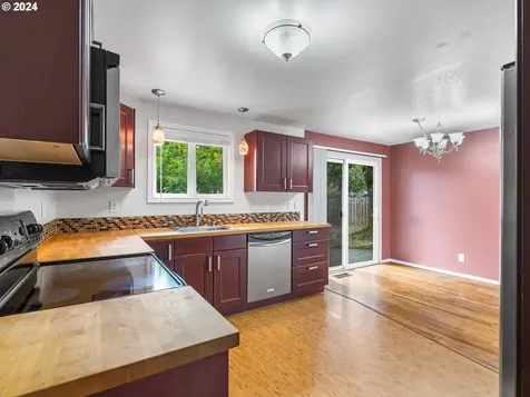 15322 Se Hawthorne Court Portland OR 97233