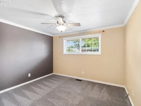 15322 Se Hawthorne Court Portland OR 97233