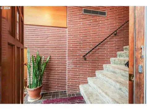 1228 Sw 60th Avenue Portland OR 97221