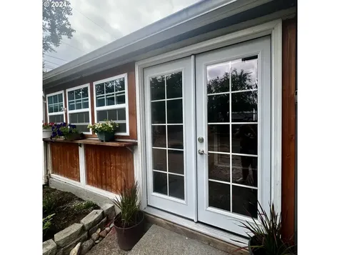 1610 12th Avenue Sweet Home OR 97386