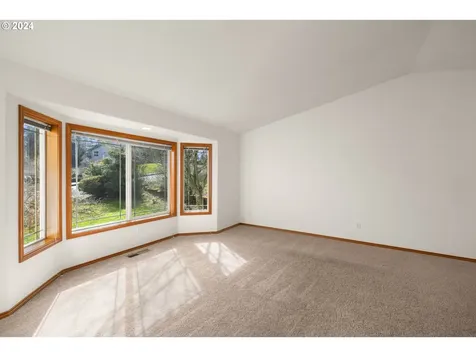 17437 Wake Robin Circle Oregon City OR 97045
