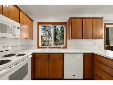 17437 Wake Robin Circle Oregon City OR 97045