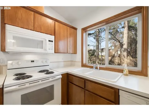 17437 Wake Robin Circle Oregon City OR 97045