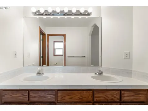 17437 Wake Robin Circle Oregon City OR 97045