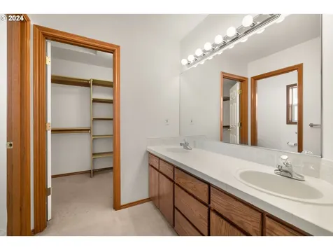 17437 Wake Robin Circle Oregon City OR 97045
