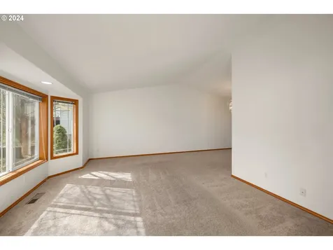 17437 Wake Robin Circle Oregon City OR 97045