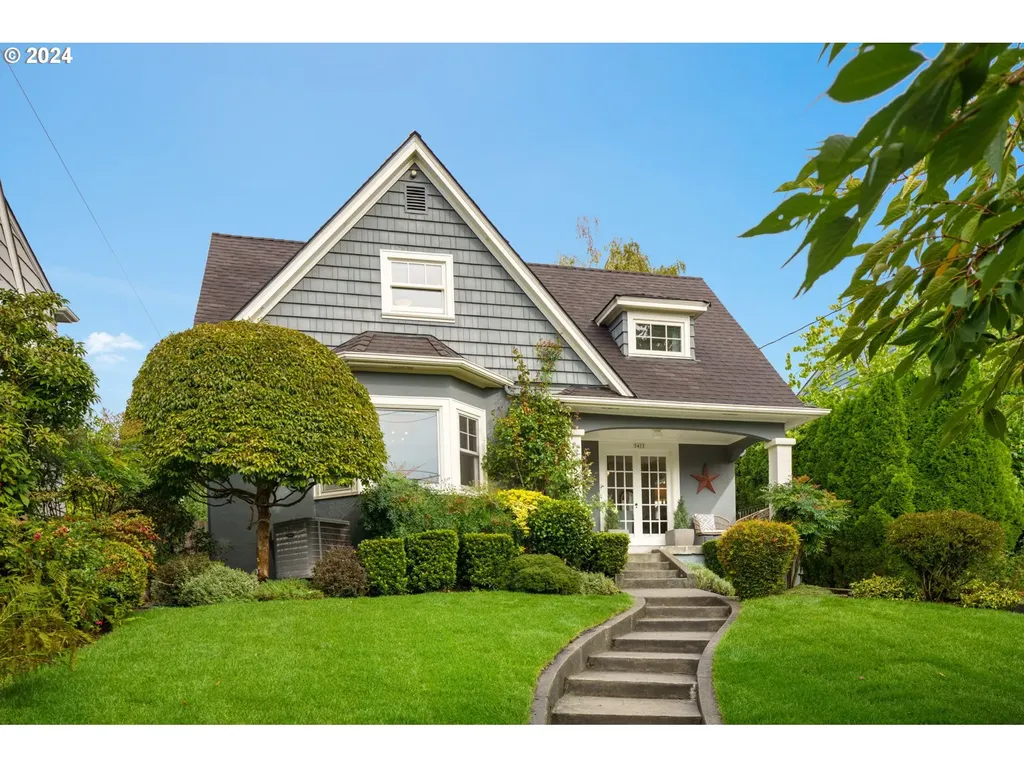 3433 Ne Couch Street Portland OR 97232