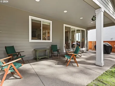1727 Ne 15th Avenue Canby OR 97013
