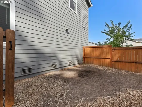1727 Ne 15th Avenue Canby OR 97013