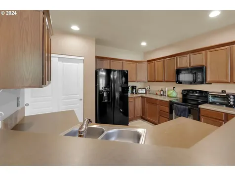 1059 S 1st Street Cottage Grove OR 97424