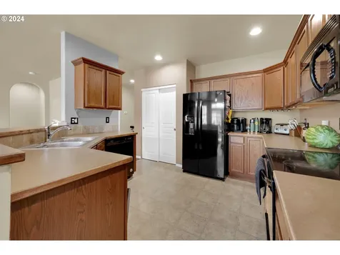 1059 S 1st Street Cottage Grove OR 97424