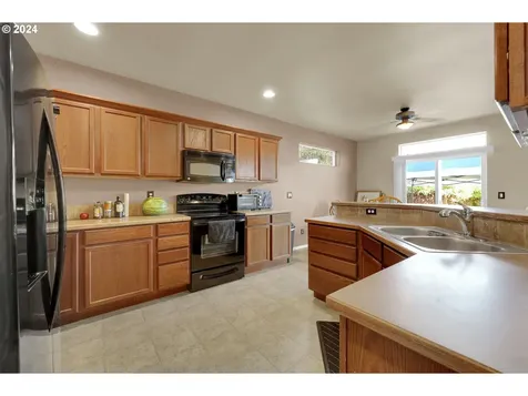 1059 S 1st Street Cottage Grove OR 97424
