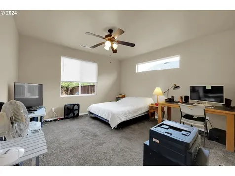 1059 S 1st Street Cottage Grove OR 97424