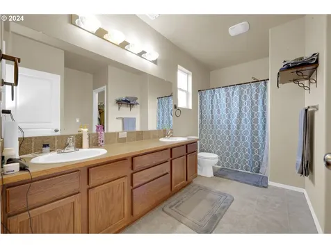 1059 S 1st Street Cottage Grove OR 97424