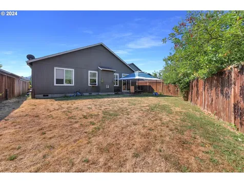 1059 S 1st Street Cottage Grove OR 97424