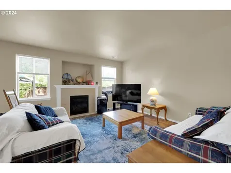 1059 S 1st Street Cottage Grove OR 97424