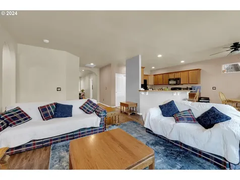 1059 S 1st Street Cottage Grove OR 97424