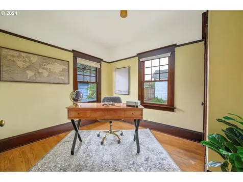 7065 NE Oregon Street Portland OR 97213