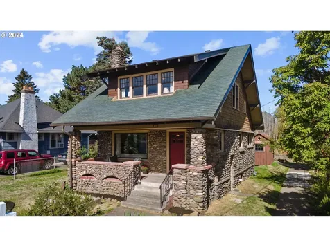 7065 NE Oregon Street Portland OR 97213