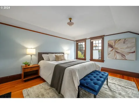 7065 NE Oregon Street Portland OR 97213