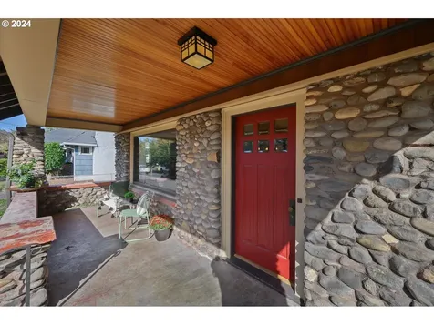 7065 NE Oregon Street Portland OR 97213