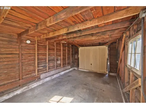 7065 NE Oregon Street Portland OR 97213