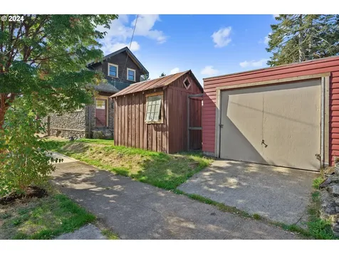 7065 NE Oregon Street Portland OR 97213