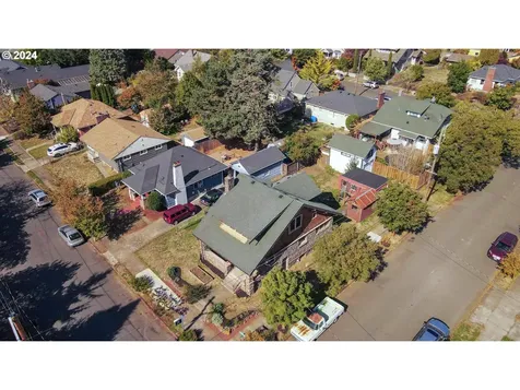 7065 NE Oregon Street Portland OR 97213