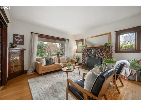 7065 NE Oregon Street Portland OR 97213