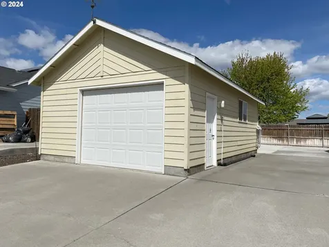 710 W Sandpiper Avenue Hermiston OR 97838