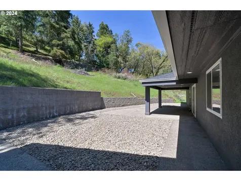 721 Bellwood Lane Roseburg OR 97471