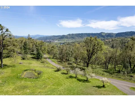 721 Bellwood Lane Roseburg OR 97471