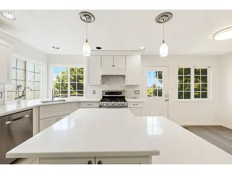 13145 SW Clearview Way Portland OR 97223