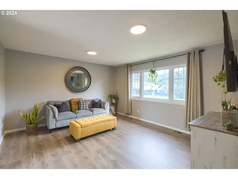 3581 Ne 7th Court Gresham OR 97030