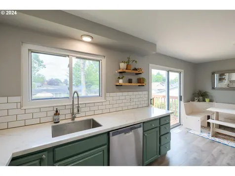 3581 Ne 7th Court Gresham OR 97030