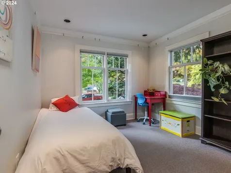 4046 NE 16th Avenue Portland OR 97212