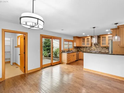 2001 Bonniebrae Drive Lake Oswego OR 97034