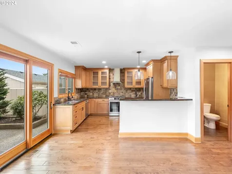 2001 Bonniebrae Drive Lake Oswego OR 97034
