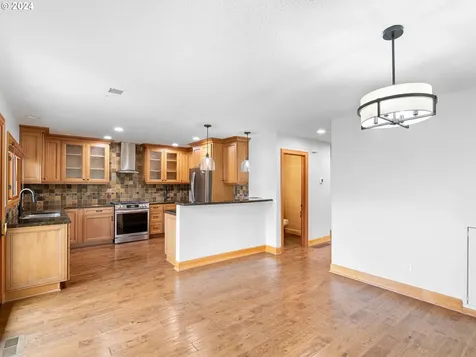 2001 Bonniebrae Drive Lake Oswego OR 97034