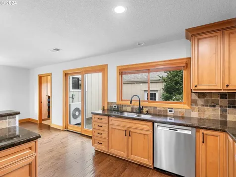 2001 Bonniebrae Drive Lake Oswego OR 97034