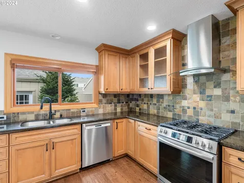 2001 Bonniebrae Drive Lake Oswego OR 97034