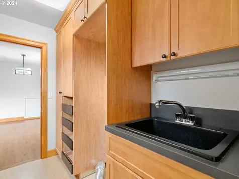2001 Bonniebrae Drive Lake Oswego OR 97034