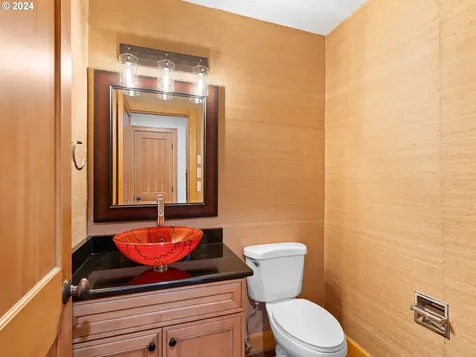 2001 Bonniebrae Drive Lake Oswego OR 97034