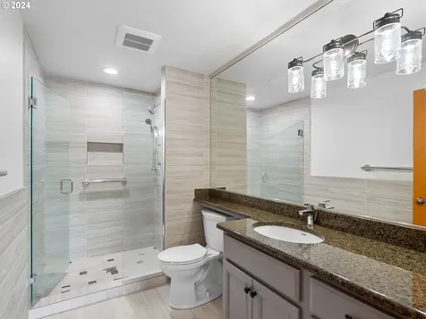 2001 Bonniebrae Drive Lake Oswego OR 97034