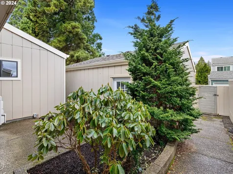 2001 Bonniebrae Drive Lake Oswego OR 97034