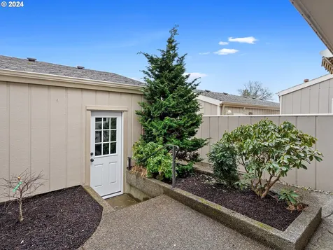 2001 Bonniebrae Drive Lake Oswego OR 97034
