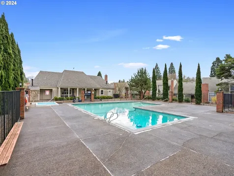 2001 Bonniebrae Drive Lake Oswego OR 97034